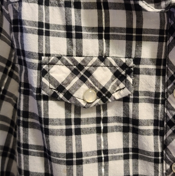 🎸3/$15 Sz4/5 Plaid Xhilaration button-down - Picture 6 of 11